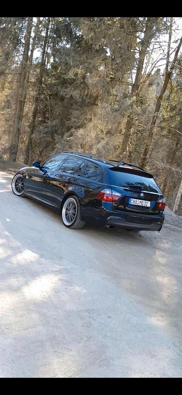 Gebraucht BMW 320 177 PS (130 kW) 2008 Schwarz Kombi