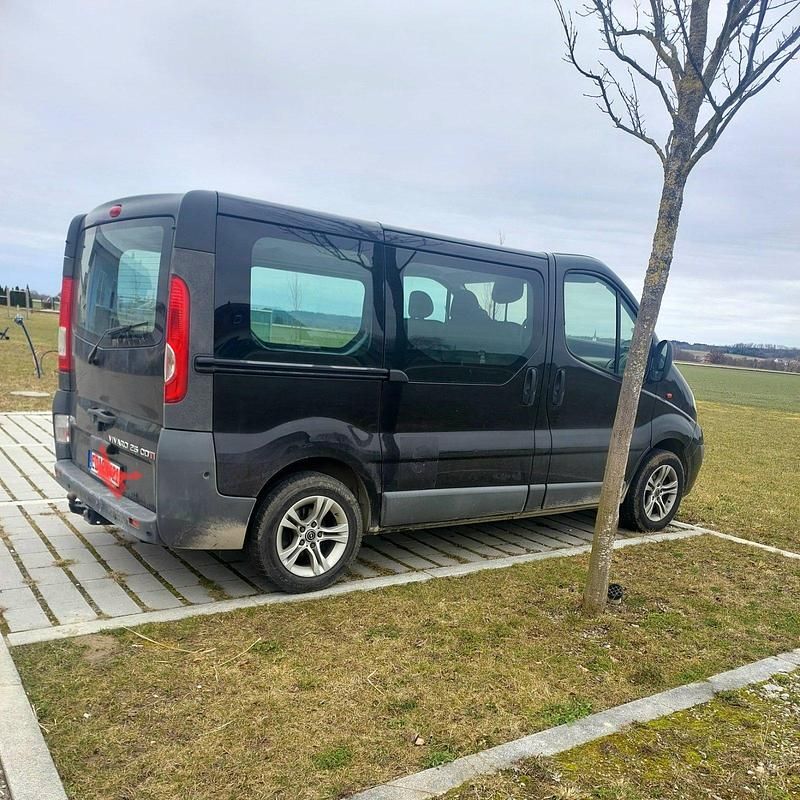 Gebraucht Opel Vivaro 145 PS (106 kW) 2009 Schwarz Van / Kleinbus
