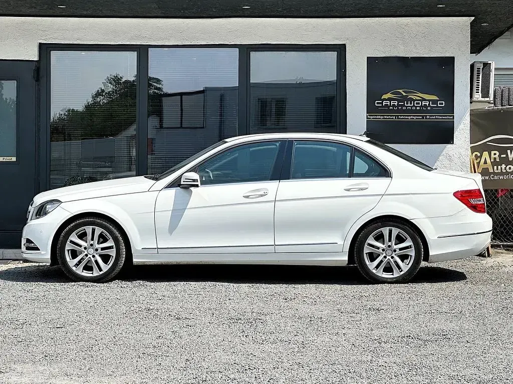 Gebraucht Mercedes C180 156 PS (114 kW) 2014 Weiß Limousine