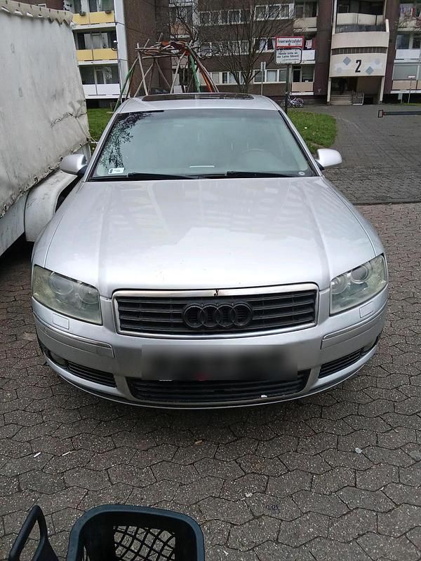 Grau Gebraucht 2004 Audi A8 Limousine | 4.200 € (Guter Preis) - Bild 1/4