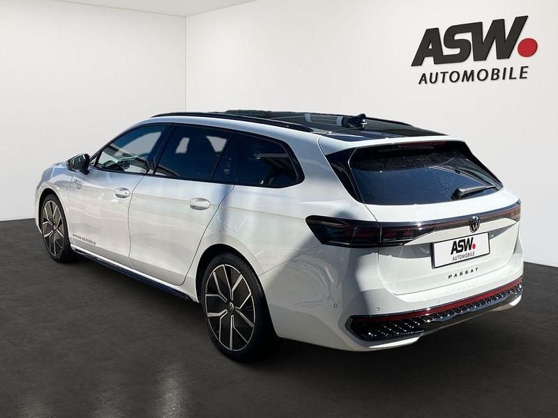 Gebraucht VW Passat R-line 193 PS (141 kW) 2025 Pure white Limousine