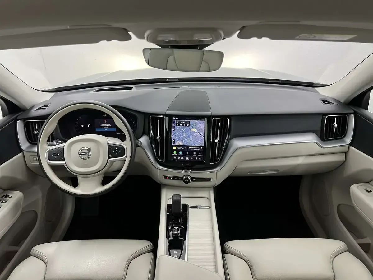 Gebraucht Volvo XC60 Pro 235 PS (172 kW) 2021 Silver dawn SUV