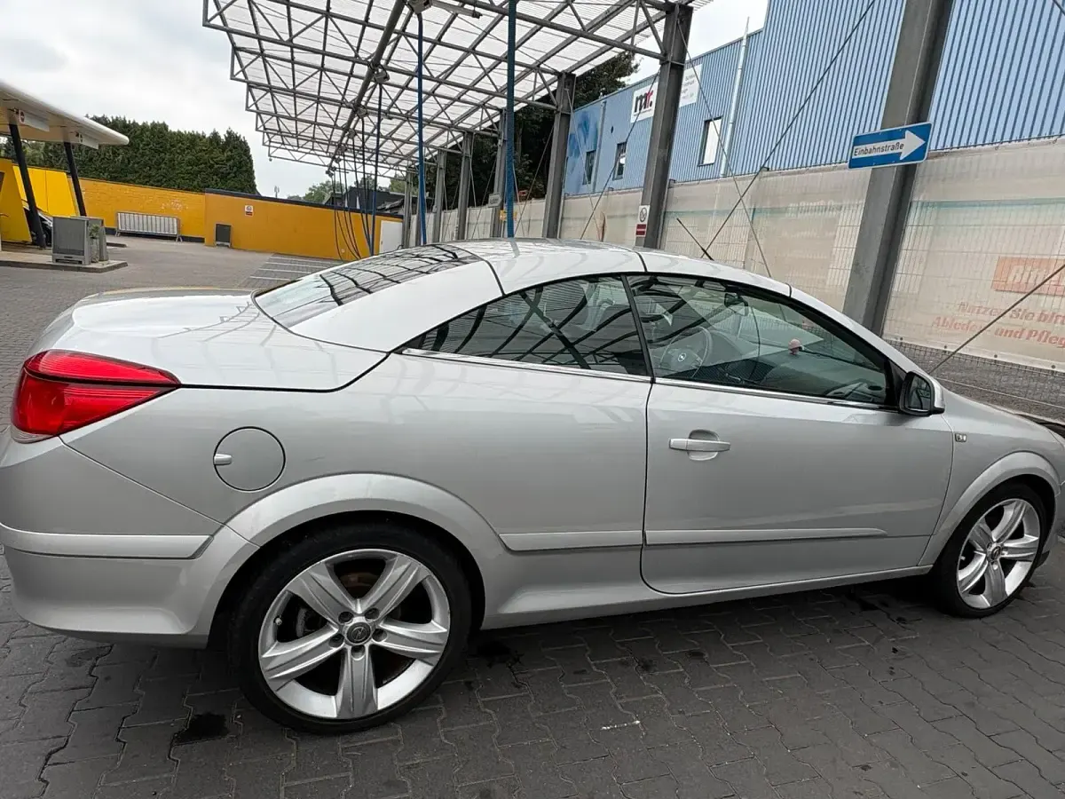 Gebraucht Opel Astra 140 PS (102 kW) 2010 Silber Coupé