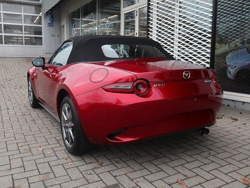 Neu Mazda MX5 Exclusive-Line 132 PS (97 kW) 2025 Soul red crystal m Cabrio