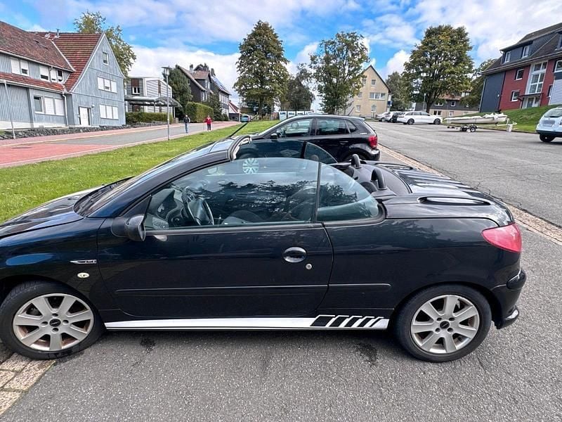 Gebraucht Peugeot 206 CC 109 PS (80 kW) 2006 Schwarz Cabrio
