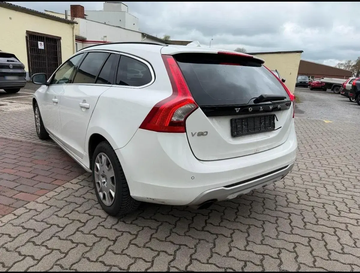Gebraucht Volvo V60 203 PS (149 kW) 2010 Weiß Kombi