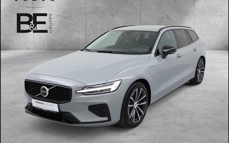 Grau Gebraucht 2025 Volvo V60 Plus Kombi | 42.450 € (Fairer Preis) - Bild 1/4