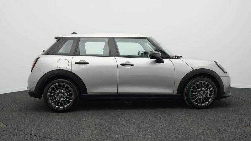 Używany Mini Cooper Classic 156 KM (114 kW) 2024 Szary Hatchback