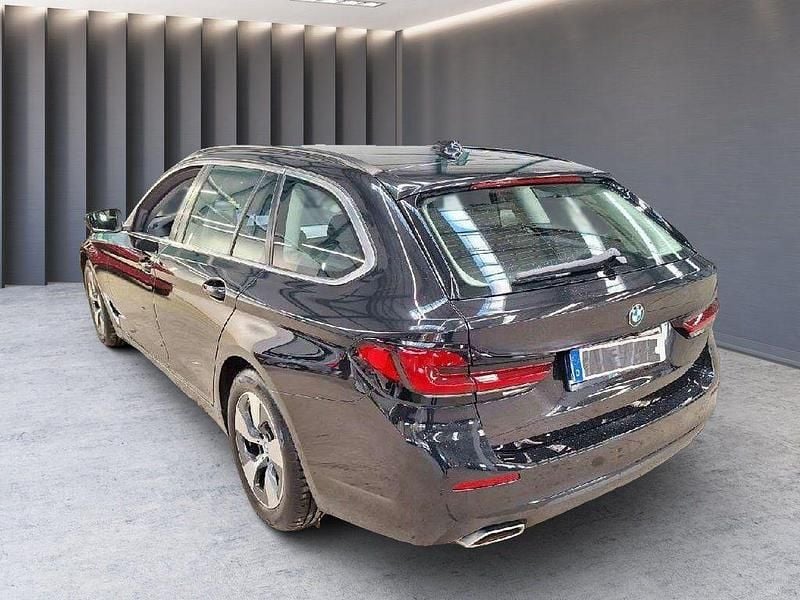 Gebraucht BMW 520 190 PS (139 kW) 2022 Black sapphire Kombi