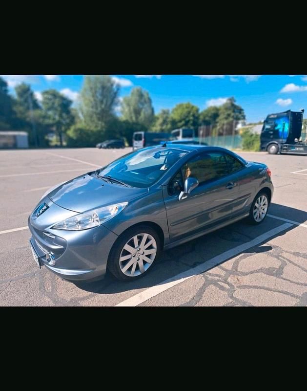 Grau Gebraucht 2008 Peugeot 207 CC Cabrio | 4.500 € (Etwas zu teuer) - Bild 1/4