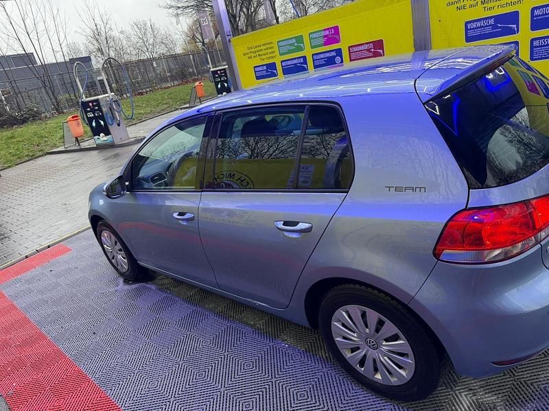 Gebraucht VW Golf VI 140 PS (102 kW) 2011 Blau Kleinwagen