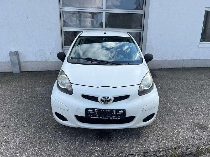 Weiß Gebraucht 2010 Toyota Aygo Basis Kleinwagen | 390 € (Superpreis) - Bild 1/4