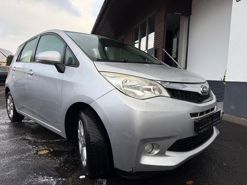 Gebraucht Subaru Trezia Active 90 PS (66 kW) 2012 Silber Kleinwagen