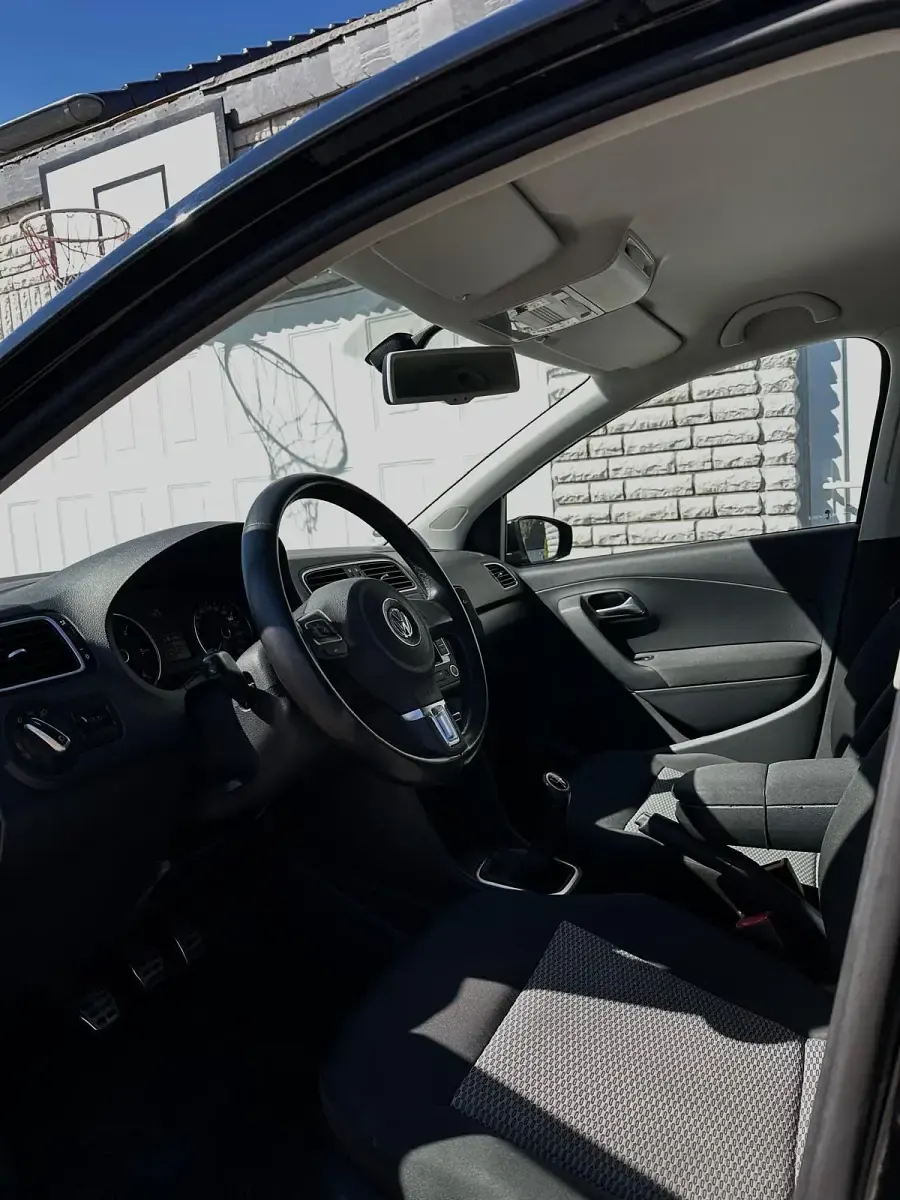 Gebraucht VW Polo 75 PS (55 kW) 2011 Schwarz Kleinwagen