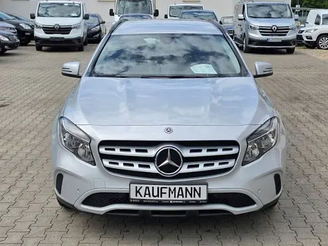 Gebraucht Mercedes GLA180 122 PS (89 kW) 2019 Silber SUV
