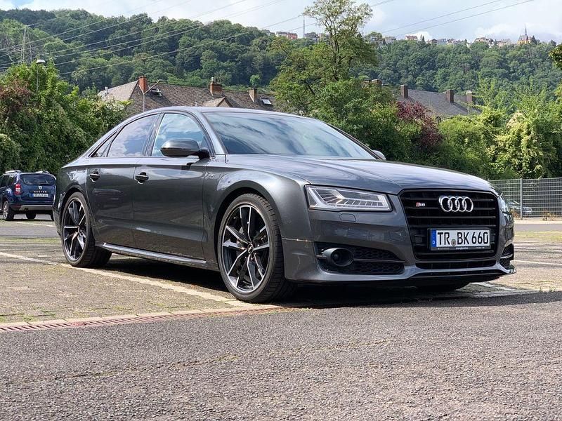 Grau Gebraucht 2016 Audi S8 plus Sport Limousine | 45.700 € (Fairer Preis) - Bild 1/4