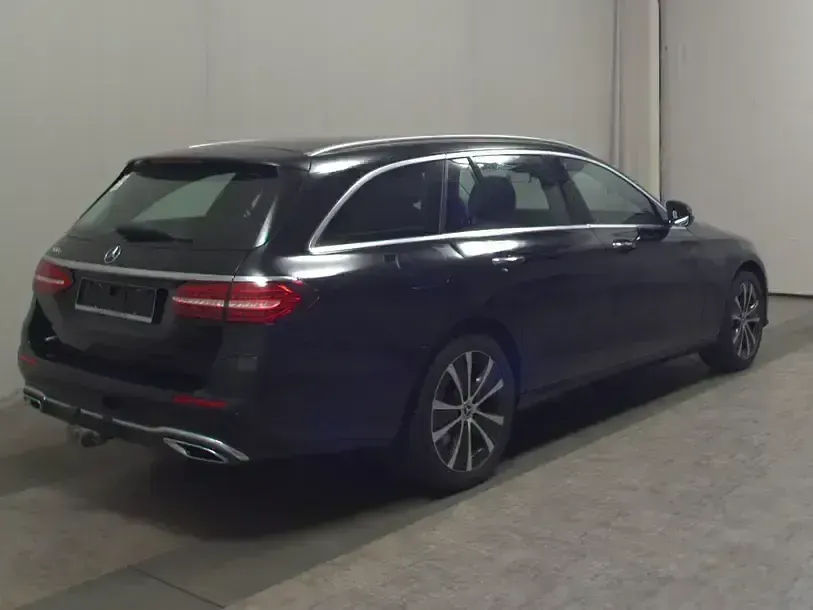 Gebraucht Mercedes E300 Avantgarde 320 PS (235 kW) 2022 Schwarz Kombi
