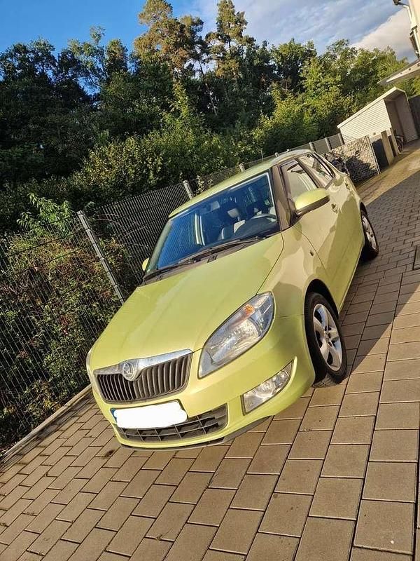 Grün Gebraucht 2013 Skoda Fabia Active Limousine | 4.900 € (Fairer Preis) - Bild 1/4