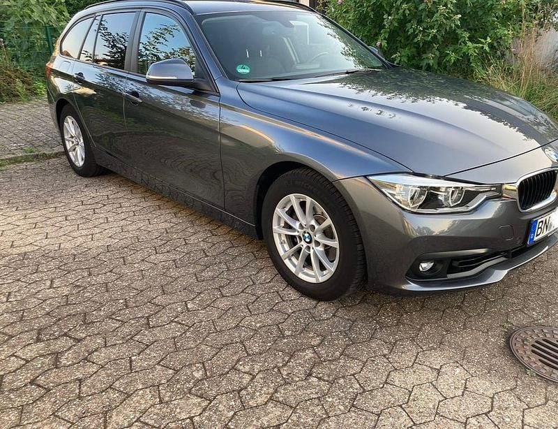 Gebraucht BMW 318 Advantage 136 PS (100 kW) 2019 Grau Kombi
