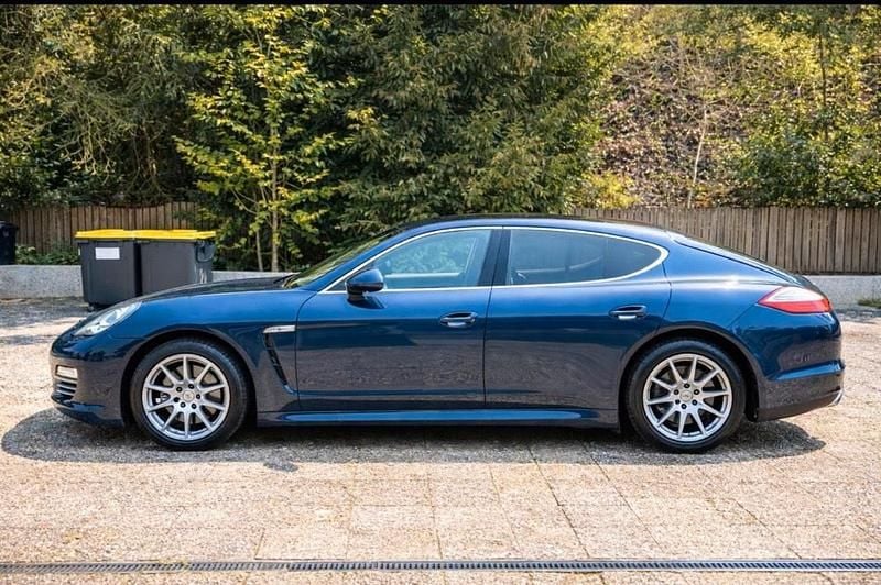 Gebraucht Porsche Panamera 400 PS (294 kW) 2010 Blau Kleinwagen