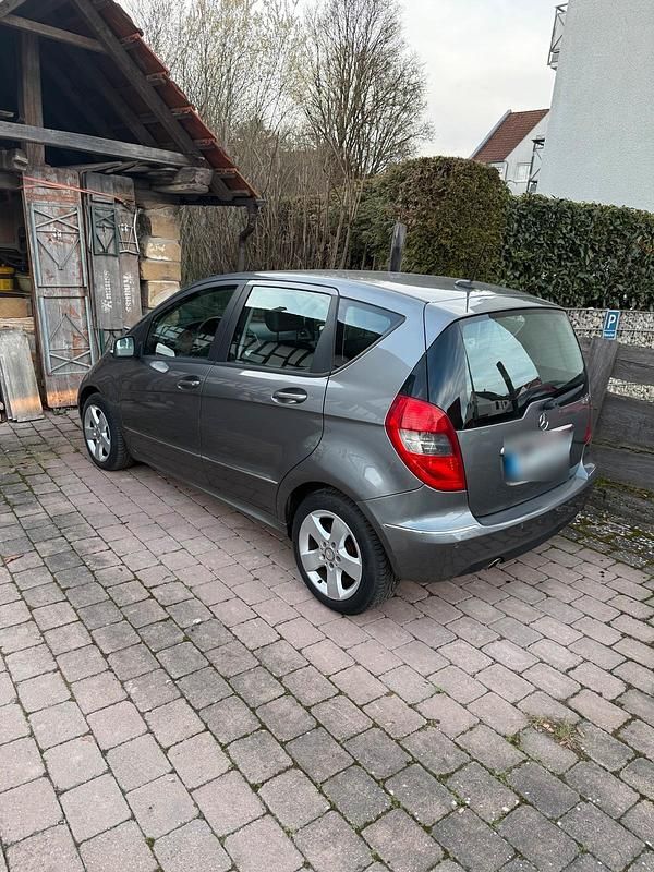 Gebraucht Mercedes A200 136 PS (100 kW) 2010 Grau Kleinwagen