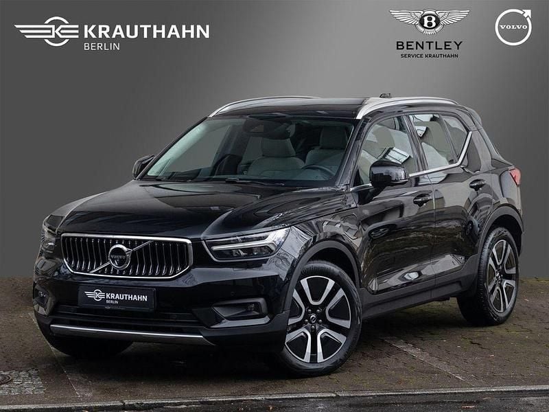 Onyx black (metallic) Gebraucht 2021 Volvo XC40 Inscription SUV | 29.990 € (Fairer Preis) - Bild 1/4