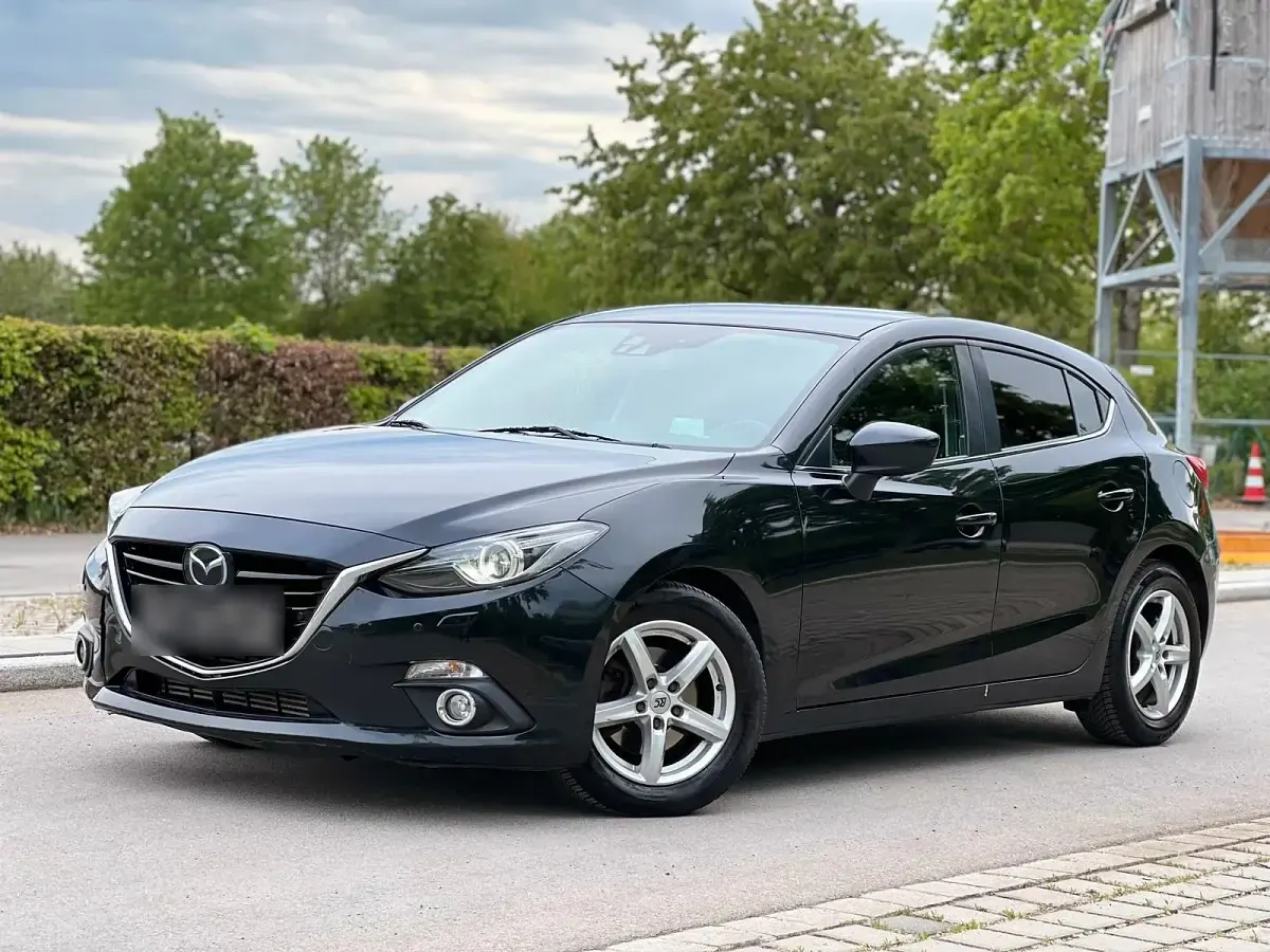 Używany Mazda 3 150 KM (110 kW) 2014 Czarny Sedan/Limuzyna