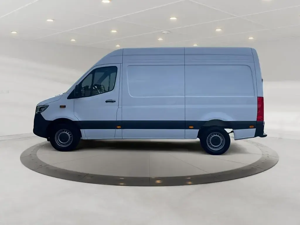 Gebraucht Mercedes Sprinter 170 PS (125 kW) 2024 Arktikweiss Van