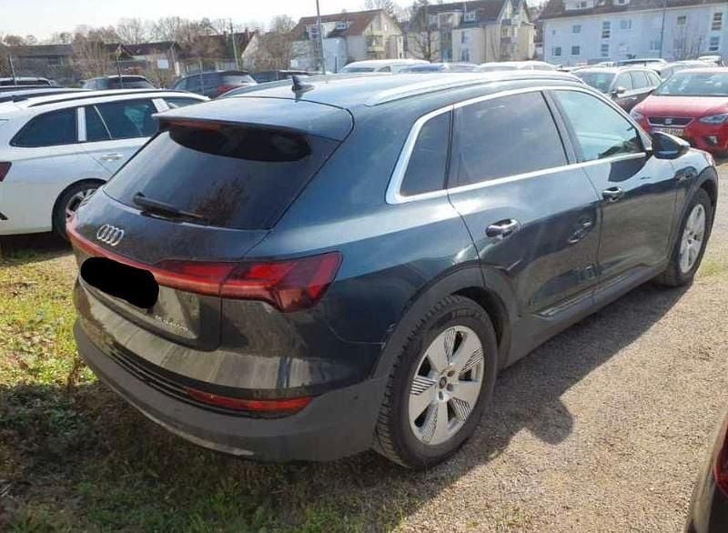 Gebraucht Audi e-tron 300 kW (408 PS) 2023 Manhattangrau (metallic) SUV