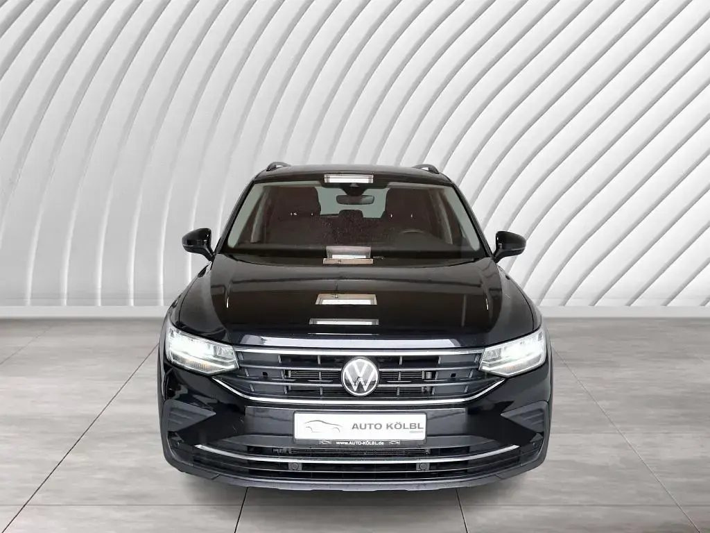 Gebraucht VW Tiguan Life 150 PS (110 kW) 2023 Deep black perleffekt SUV
