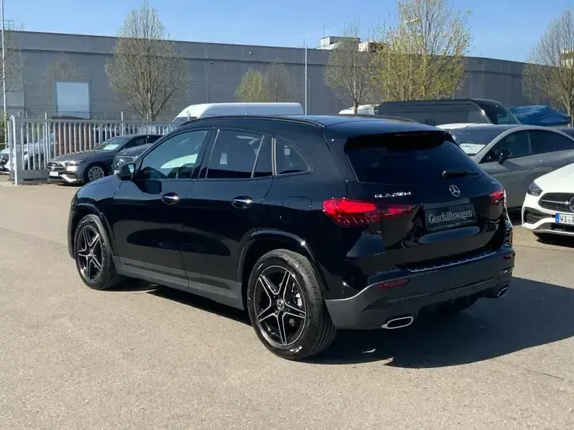 Gebraucht Mercedes GLA200 AMG 150 PS (110 kW) 2026 Schwarz SUV