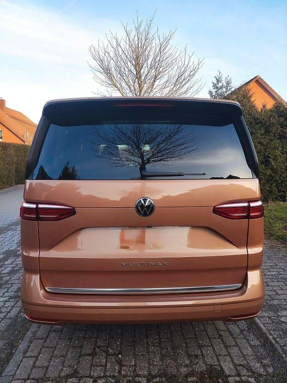 Gebraucht VW T7 Style 150 PS (110 kW) 2024 Orange Van