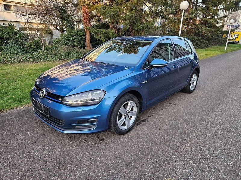 Gebraucht VW Golf VII 110 PS (80 kW) 2015 Pacific blue metallic Kleinwagen