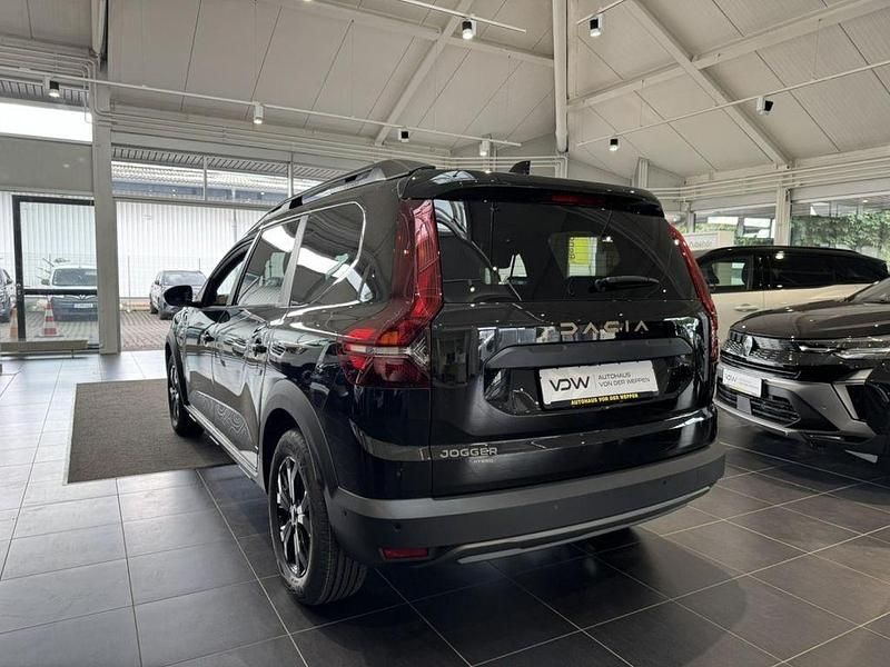 Neu Dacia Jogger Extreme 94 PS (69 kW) 2025 Schwarz Van / Kleinbus