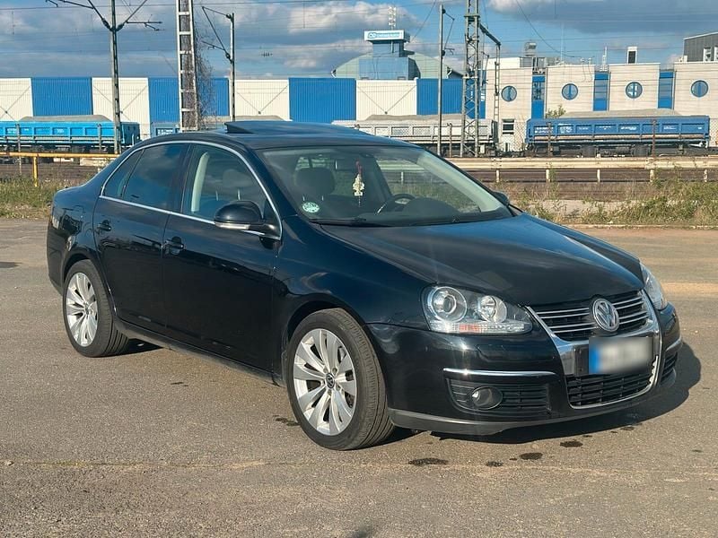 Second-hand VW Jetta 140 CP (102 kW) 2005 Negru Berlinǎ