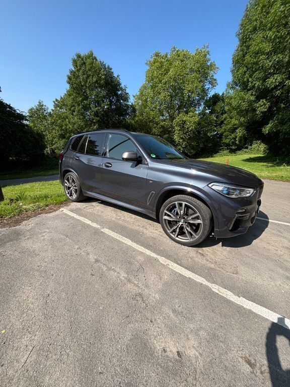 Grau Gebraucht 2020 BMW X5 M50 Performance SUV | 61.300 € (Fairer Preis) - Bild 1/4