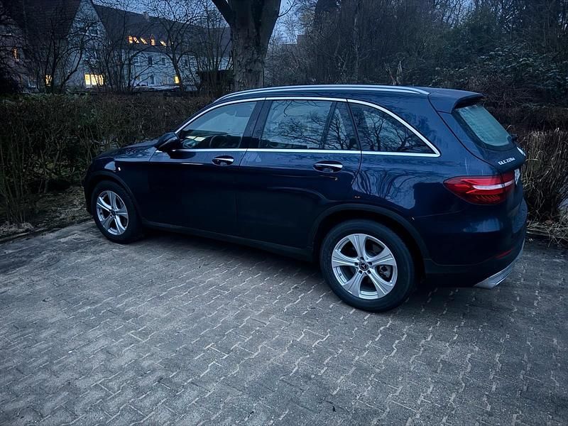 Gebraucht Mercedes GLC220 170 PS (125 kW) 2018 Blau SUV