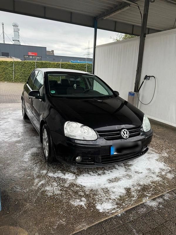 Schwarz Gebraucht 2005 VW Golf Limousine | 3.800 € (Etwas zu teuer) - Bild 1/4