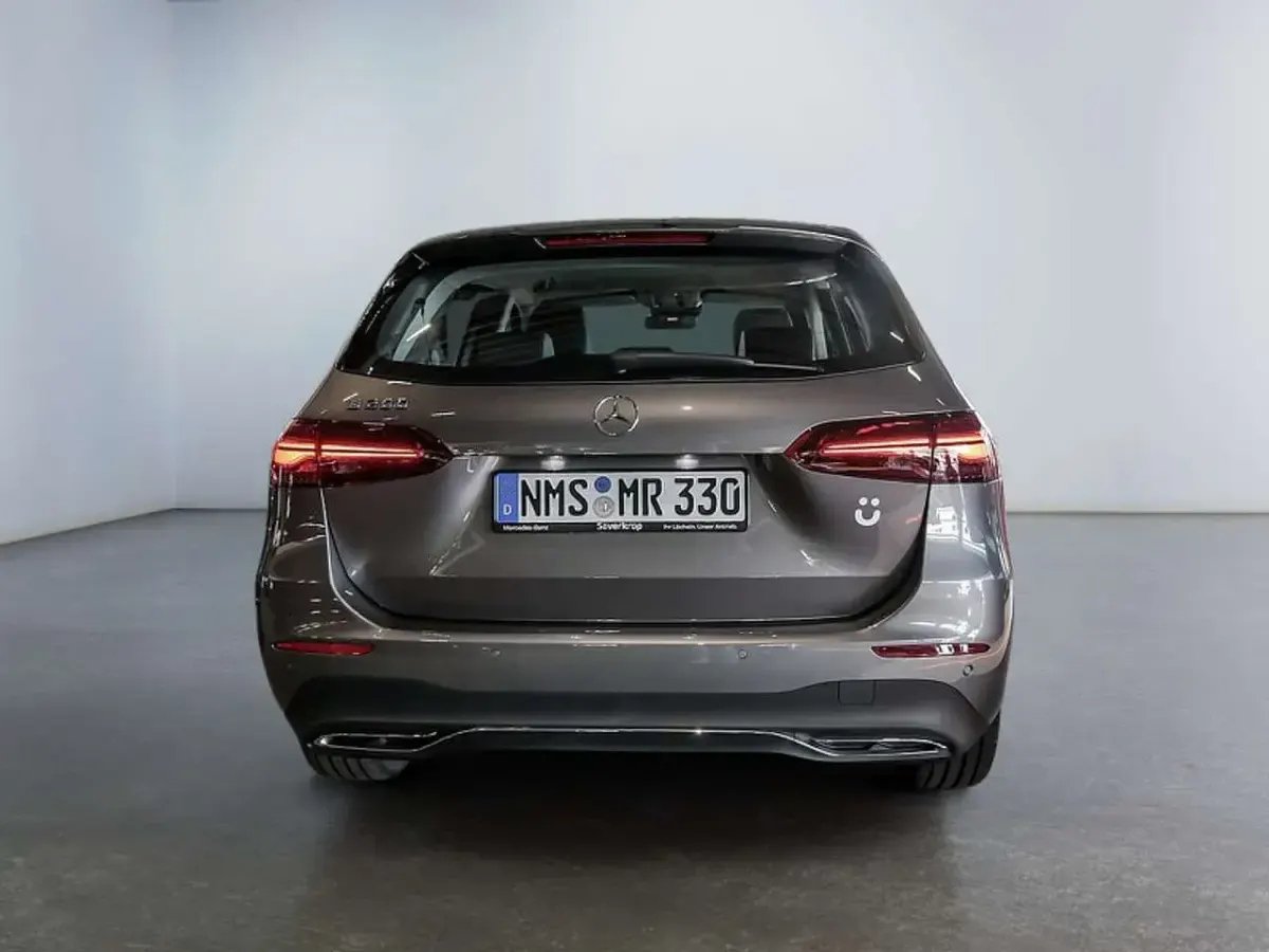 Gebraucht Mercedes B200 Progressive 163 PS (119 kW) 2025 Metalliclack mountaingrau Kleinwagen