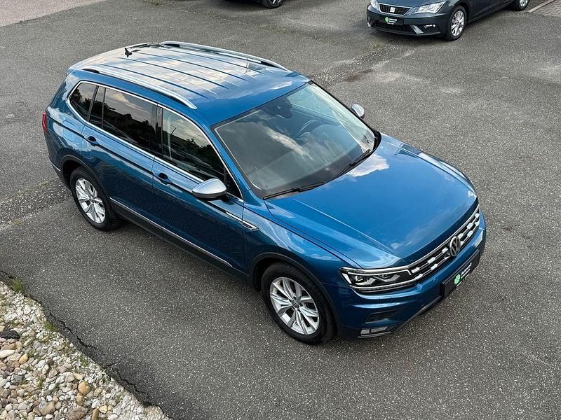 Blau Gebraucht 2019 VW Tiguan Allspace Highline SUV | 24.900 € (Fairer Preis) - Bild 1/4