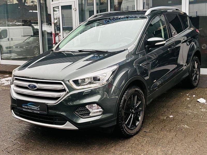 Gebraucht Ford Kuga Titanium 179 PS (131 kW) 2017 Grau SUV