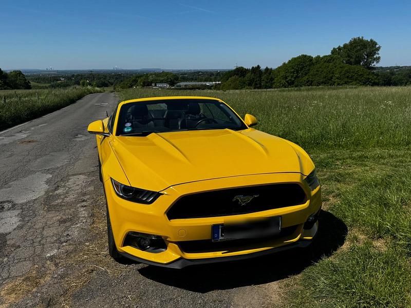 Gelb Gebraucht 2017 Ford Mustang Cabrio | 27.500 € (Etwas zu teuer) - Bild 1/4