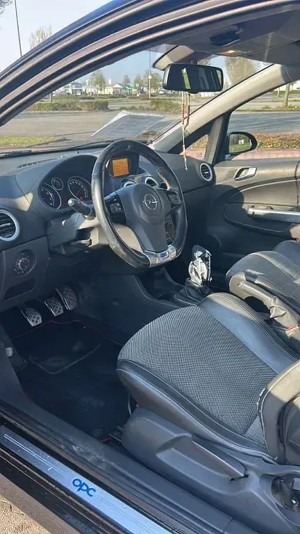 Używany Opel Corsa OPC 192 KM (141 kW) 2007 Czarny Hatchback