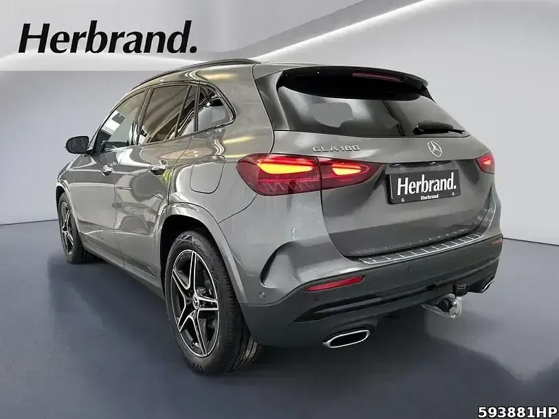 Gebraucht Mercedes GLA180 AMG 136 PS (100 kW) 2026 Other SUV