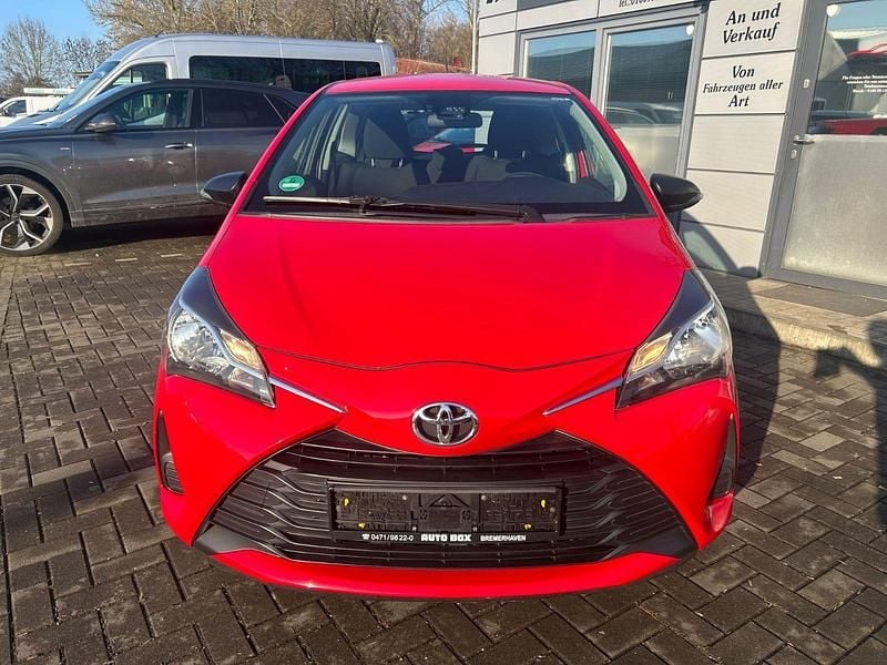 Gebraucht Toyota Yaris 69 PS (50 kW) 2017 Rot Kleinwagen