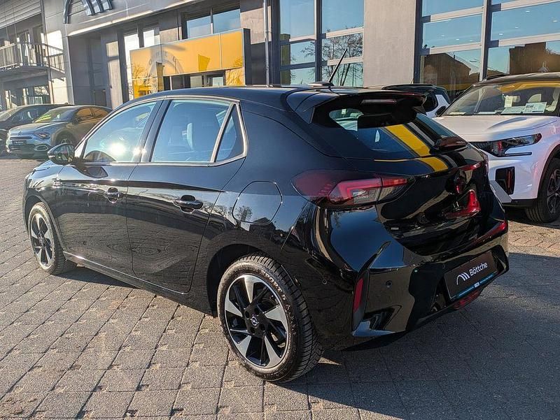 Gebraucht Opel Corsa-e 114 kW (156 PS) 2024 Lackierung schwarz perla nera/typ metalliclackierung Kleinwagen