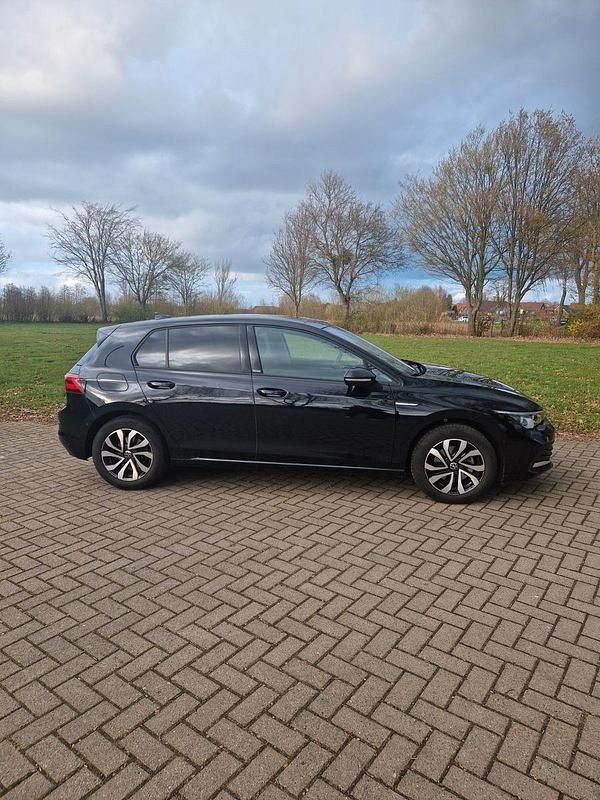 Używany VW Golf VII Active 150 KM (110 kW) 2021 Czarny Hatchback