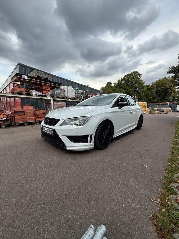 Weiß Gebraucht 2016 Cupra Leon Limousine | 20.999 € (Teuer) - Bild 1/4