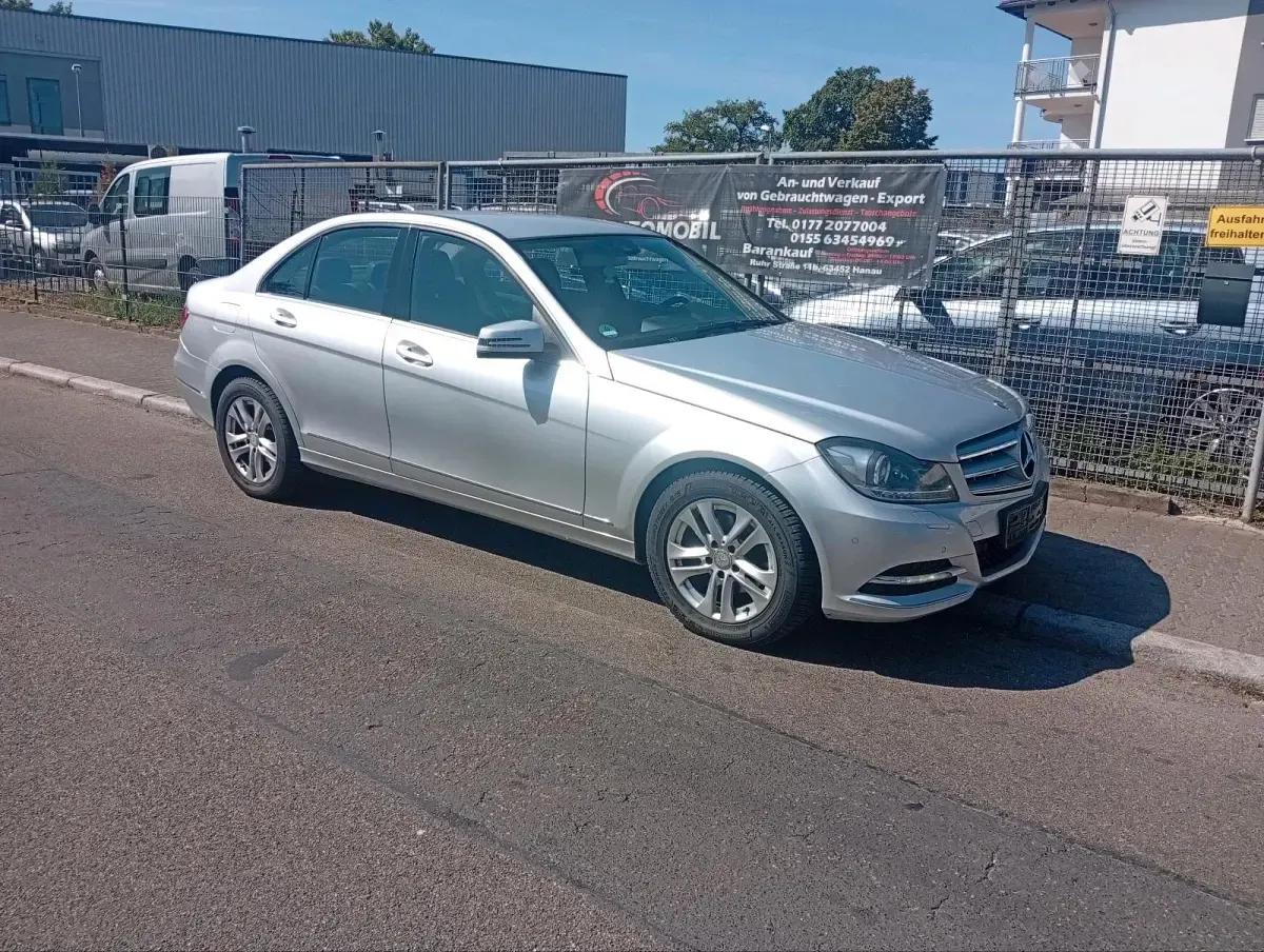 Gebraucht Mercedes C200 136 PS (100 kW) 2012 Silber Limousine