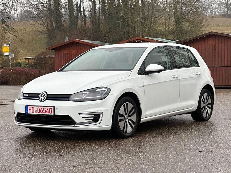 Gebraucht VW Golf 100 kW (136 PS) 2018 Weiß Limousine